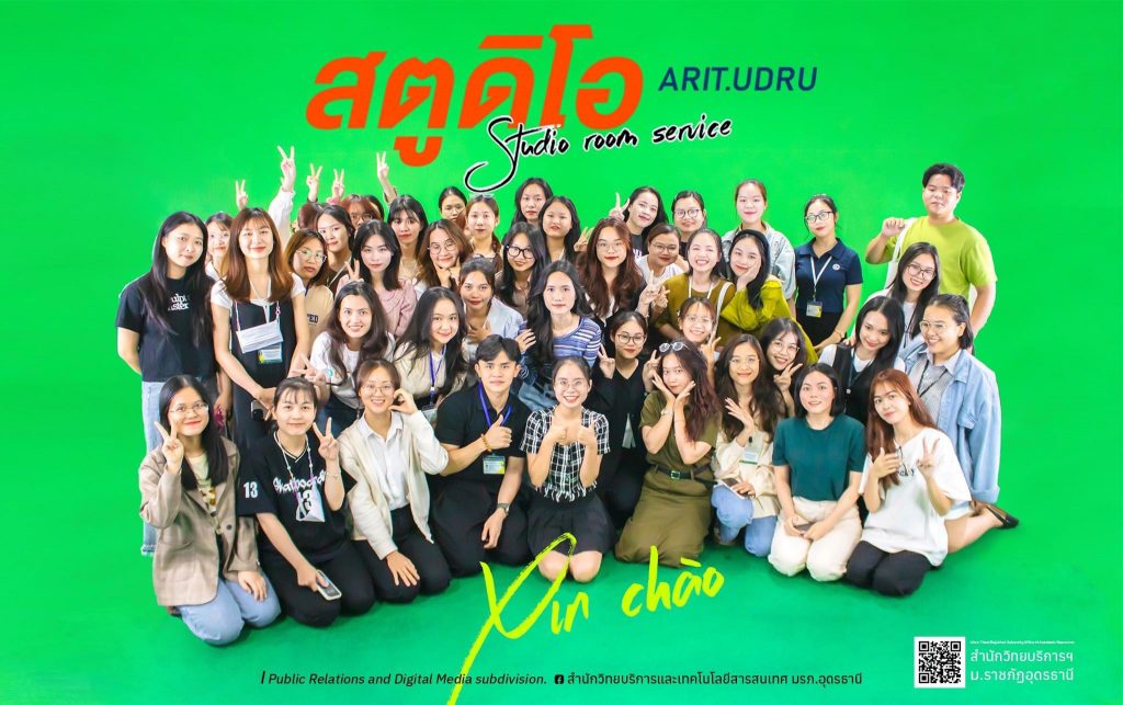 Hình ảnh Sinh viên Khoa Anh Chuyên ngành CLC trải nghiệm phòng Studio truyền thông của trường UDRU - Thái Lan
